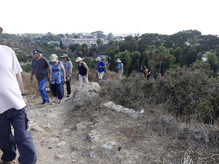 טיול  מועדון נופית לחוף הכרמל 24.6.16. מדריך גלי נחום