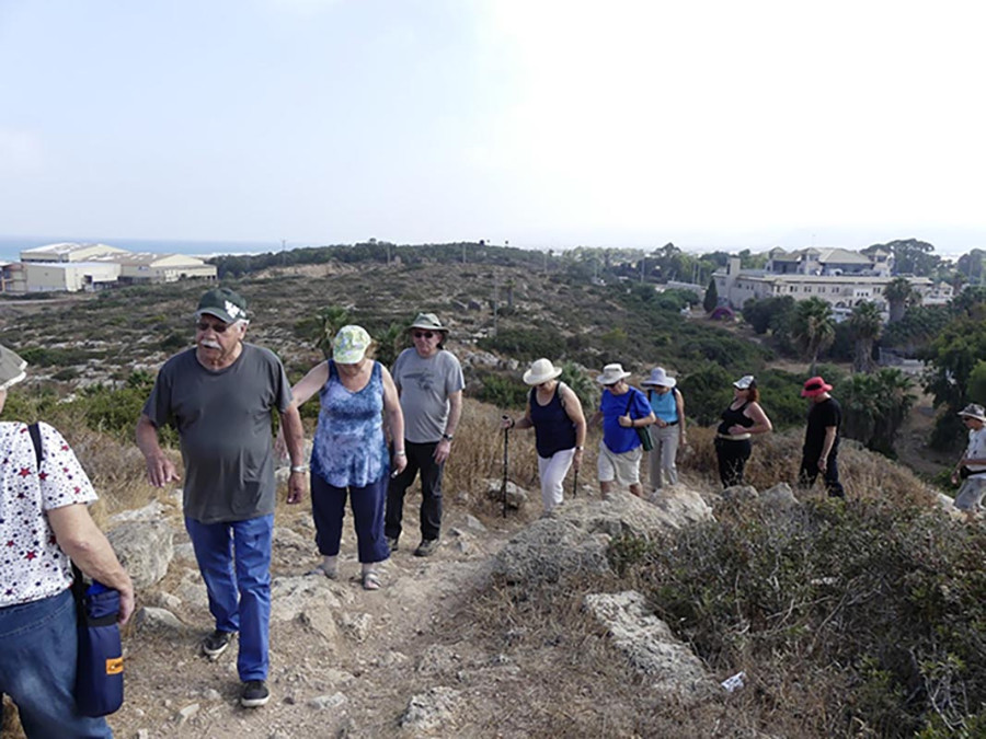 טיול  מועדון נופית לחוף הכרמל 24.6.16. מדריך גלי נחום