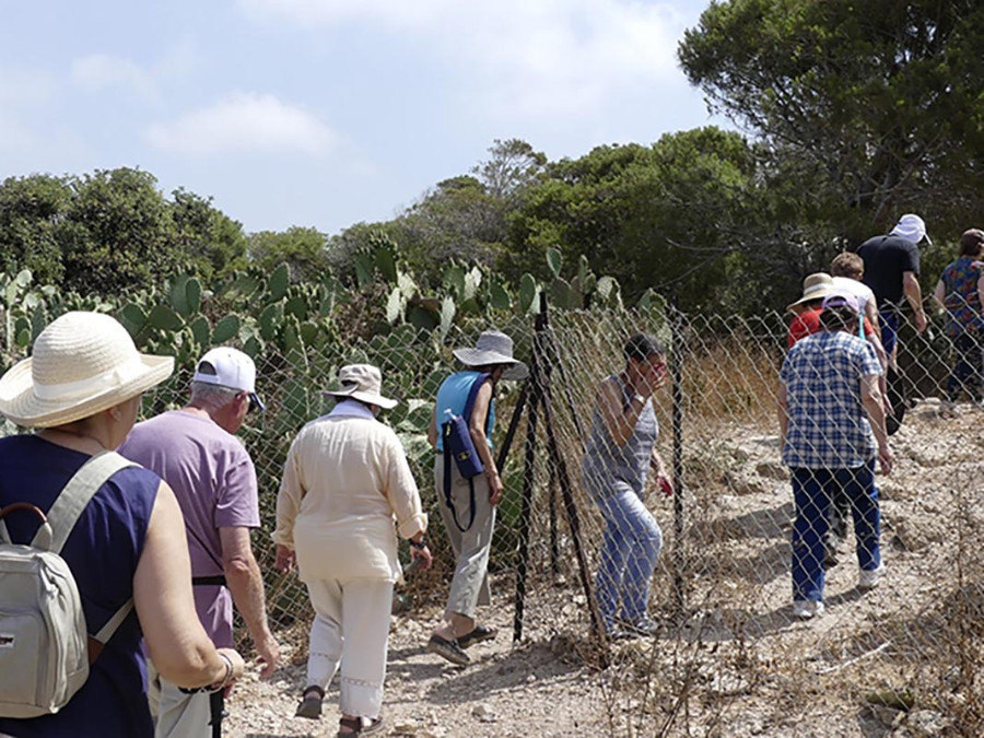 טיול  מועדון נופית לחוף הכרמל 24.6.16. מדריך גלי נחום