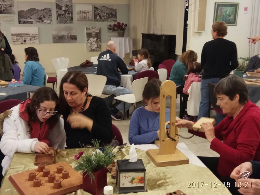 הדלקת נר שביעי ערב רב דורי חנוכה בית חם יגור 2017 אלבום תמונות