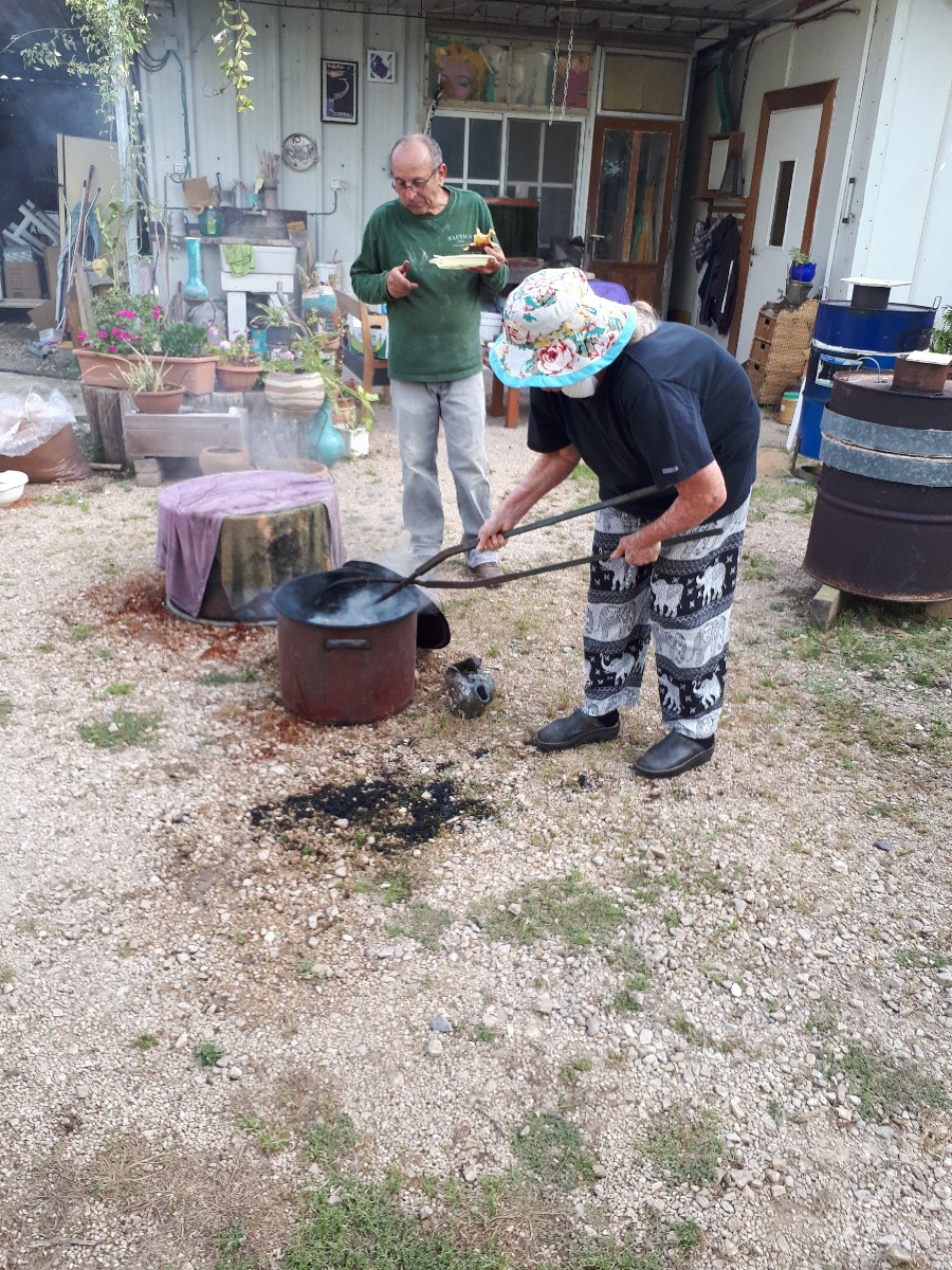 סדנת שריפת קרמיקה בטכניקת ראקו בהדרכת שלומית לירון (92)