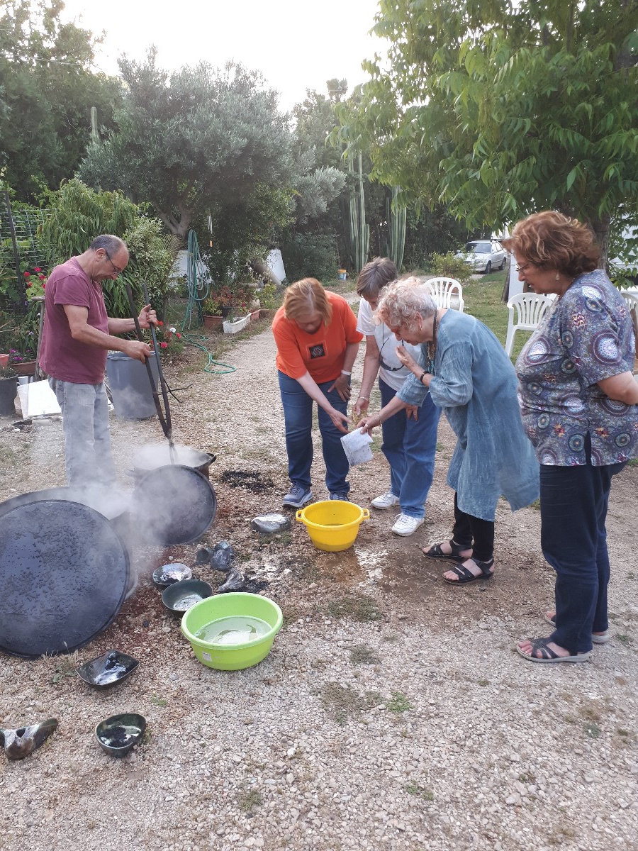 סדנת שריפת קרמיקה בטכניקת ראקו בהדרכת שלומית לירון (145)