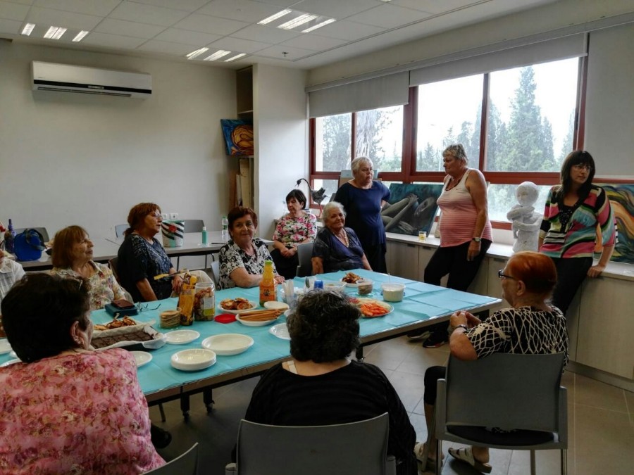 חוגים-פיסול סיום שנת פעילות לחוגים פיסול בנייר,פיסול  קרמי וספרדית (16)