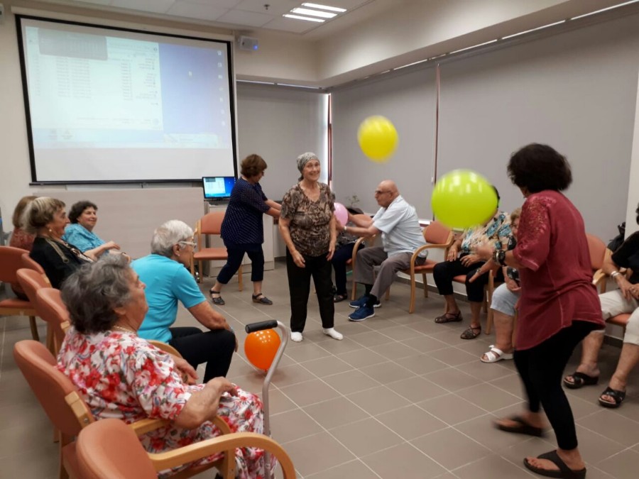 פעילות מרכז יום בחוג איכות חיים עם אילנה קרוא