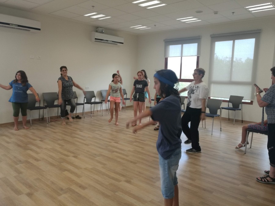 ריקוד זומבה עם המורה יפית רכס קייטנת סבאבא 2018 (2)